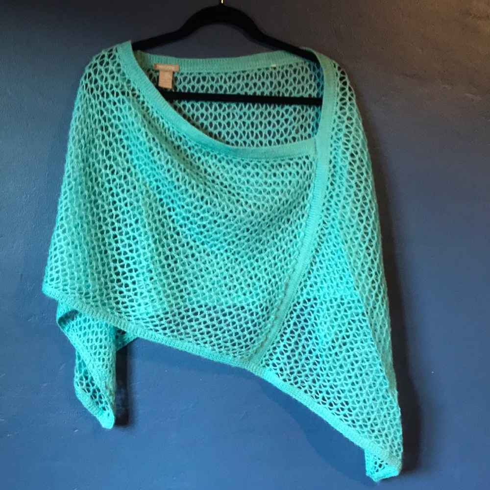 Aqua shrug